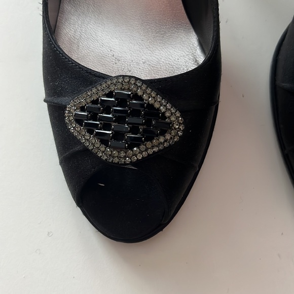 Stuart Weitzman black satin pumps with a diamond detailing - Picture 2 of 7